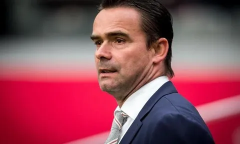 Overmars tiết lộ về tương lai của đội trưởng Ajax