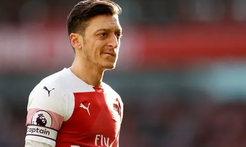 Bị "sấy tóc" quá nhiều, Emery gửi thông điệp "ruột gan" tới Ozil