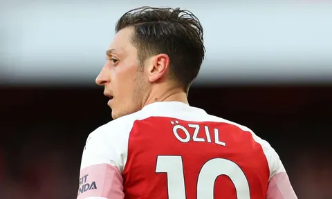 Ozil: "Arsenal không thể giải thích chuyện đang xảy ra"