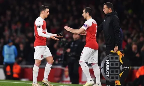 Ozil gửi thông điệp đến Arsenal sau trận thắng Napoli