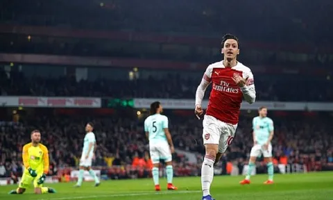 Ozil hủy diệt Bournemouth, Arsenal khẳng định sức mạnh trong cuộc đua top 4