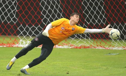 Đặng Văn Lâm nhận số điểm "kịch sàn" trong ngày Muangthong bị loại khỏi League Cup
