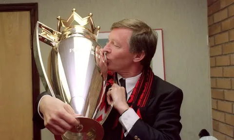 France Football công bố 50 HLV vĩ đại nhất mọi thời đại: Sir Alex chỉ xếp thứ 2