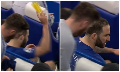 SỐC: Higuain hành xử không thể tin nổi khi bị Sarri thay ra