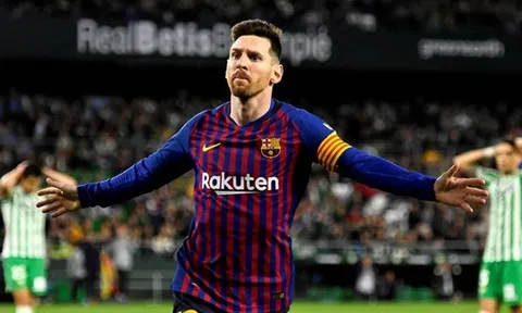 Được CĐV đối thủ tung hô, Messi có phản ứng gì?