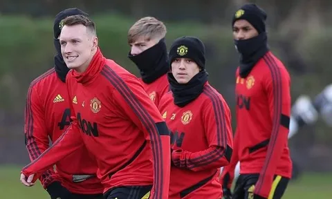 Phil Jones để lộ hình ảnh không ngờ sau thảm họa Man City