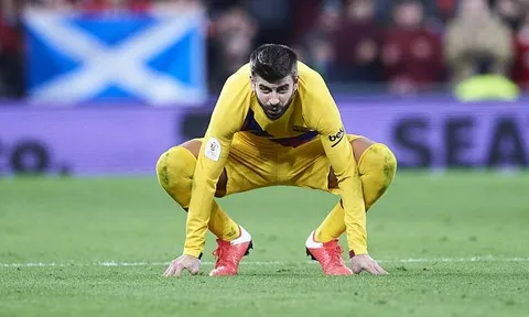 Pique "bay màu", Setien lập tức trao cơ hội cho "vì sao lạ"