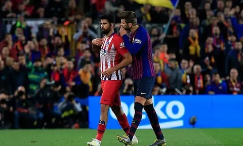 Pique đã thì thầm điều gì với Costa sau tấm thẻ đỏ?