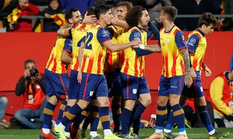 Pique tỏa sáng, tuyển Catalunya thắng đội vừa hạ Argentina của Messi