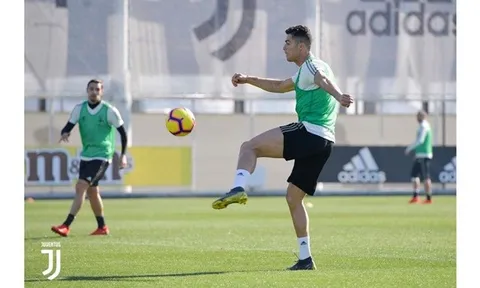 Áp lực thất bại Champions League, Ronaldo và dàn sao Juve tắt nụ cười trở lại Serie A