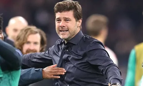 Pochettino gục đầu, khóc nức nở khi Tottenham ngược dòng không tưởng