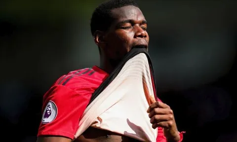 Pogba tung 'đòn quyết định', Man Utd khổ trăm bề