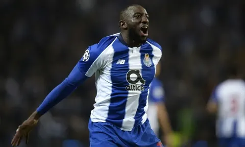 Van Dijk nói gì về việc theo kèm "máy chạy" Moussa Marega?