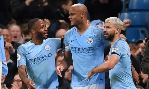 Aguero nói với Kompany: "Đừng sút, không vào được đâu"