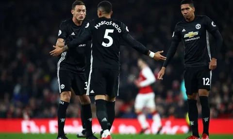 Quá rõ! Man Utd thông báo thẳng tới 2 cầu thủ phải rời OTF