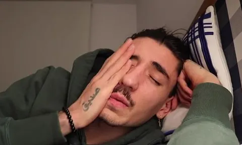 Quay Vlog, Bellerin khiến NHM Arsenal không khỏi 'đau xót'