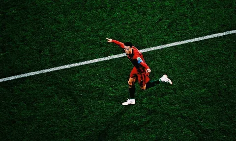 'Quên tuổi tác đi! Ronaldo là 1 con quái vật'