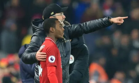 Klopp bị trách móc khi để 'sát thủ săn bàn' đá hậu vệ