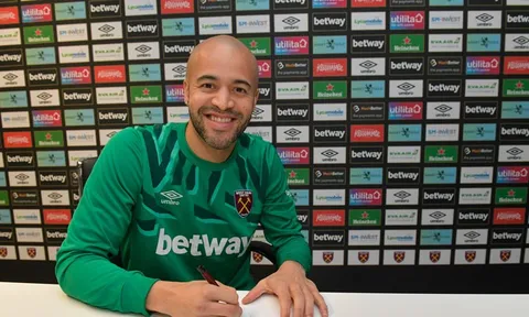 CHÍNH THỨC: West Ham tặng David Moyes tân binh đầu tiên