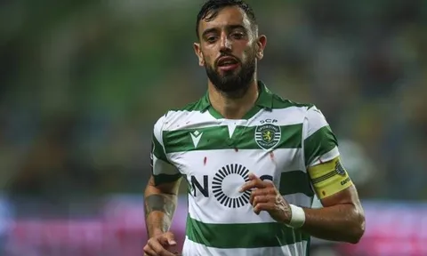 Fernandes chưa tới, người cũ Man Utd đã 'bấn loạn' đến khó tin