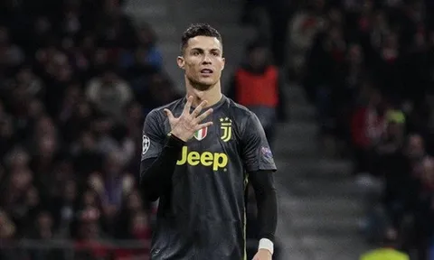 Chủ tịch Atletico đáp trả Ronaldo sau màn chế giễu giơ 5 ngón tay