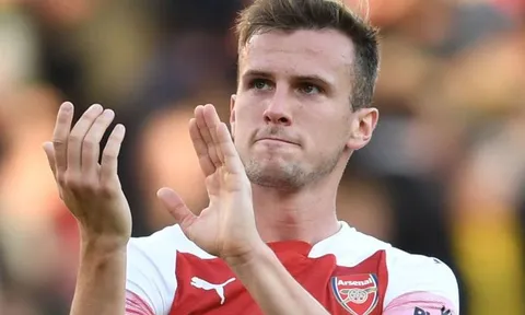 Rob Holding gửi thông điệp tích cực giúp người hâm mộ ấm lòng