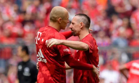 Robbery ghi bàn chia tay, Bayern vô địch Bundesliga lần thứ 7 liên tiếp