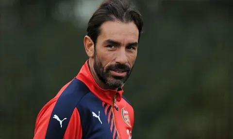 Vào top 4, huyền thoại CLB vẫn chưa muốn Arsenal dừng lại