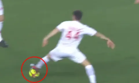 Rời Chelsea, Fabregas gây bão với cách chuyền bóng mới