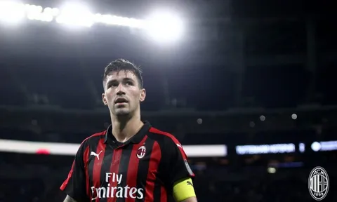 Cùng ngày, Man Utd nhận đáp án từ 2 mục tiêu của 2 nửa thành Milan