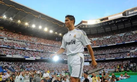 10 màn ra mắt hoành tráng nhất mọi thời đại: Hazard chưa là gì so với Ronaldo