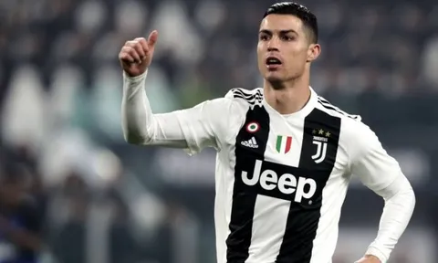 Ronaldo "đốn tim" bạn gái bằng hành động đặc biệt