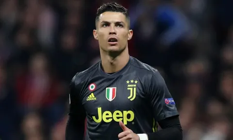 Ronaldo gặp khó tại Serie A vì một 'ông lão'