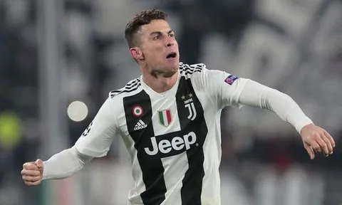 Ronaldo lập hattrick, NHM lại so sánh với Messi