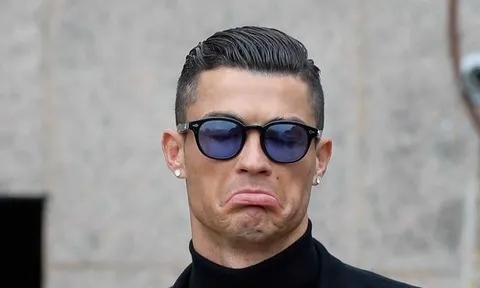 Ronaldo ủng hộ 2 tay việc Salah đến Juventus