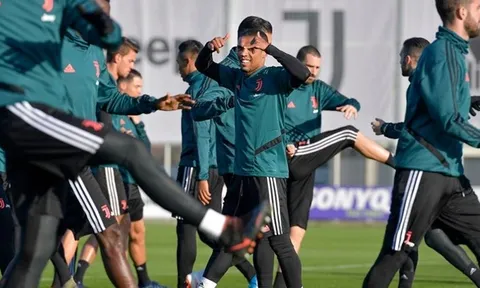 Ronaldo và các đồng đội làm điều kì lạ trên sân tập của Juventus