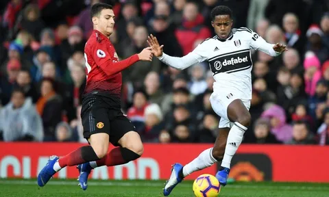 Bị Man Utd cám dỗ, 'tia chớp đen' tuyệt tình với CLB chủ quản