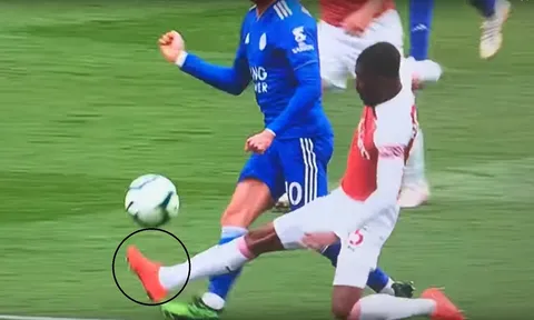 "Tội đồ" Arsenal nói lời cay nghiệt với đối thủ sau khi nhận thẻ đỏ