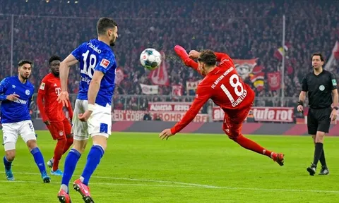 Sao Bayern lập siêu phẩm  "cắt kéo" như Ibrahimovic, NHM bấn loạn trên mạng xã hội