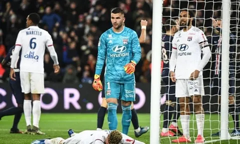 Sao Ligue 1 "tấu hài", biếu không cho PSG bàn thắng dở khóc dở cười