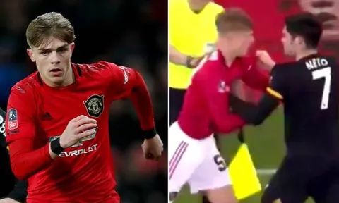 Sao mai Man Utd quá 'hổ báo', Neville đăng đàn nói lời điên rồ
