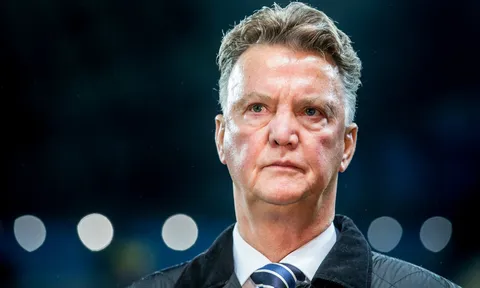 SỐC: Van Gaal cấm sao M.U tập với Giggs, bắt đi điều trị tâm lý