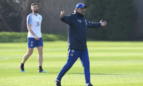 Sarri bực dọc ra mặt khi học trò chưa hiểu thế nào là "Sarri-ball"