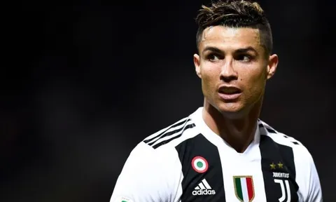 Sarri chưa về Juve, Ronaldo đã có phản ứng khó tin
