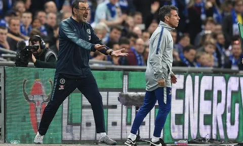 Sarri nổi điên khi thủ thành Kepa công khai 'tạo phản' ngay trong hiệp phụ