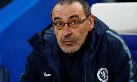 Sarri thừa nhận bất an về tương lai tại Chelsea