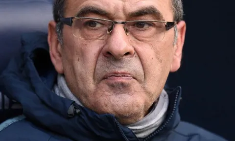 Sarri đáp trả fan: "Đời tôi chưa bao giờ bị xúc phạm như vậy"
