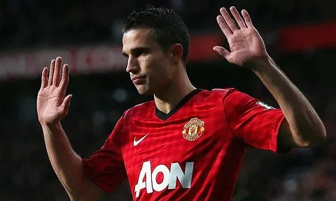 Sau 7 năm, Van Persie nói 1 câu với fan Arsenal về việc đến M.U