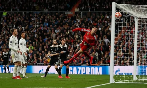 Sau De Gea, đến lượt Courtois 'cosplay' Joe Hart
