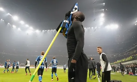 Lukaku nói gì sau hành động "xát muối" vào Man Utd?